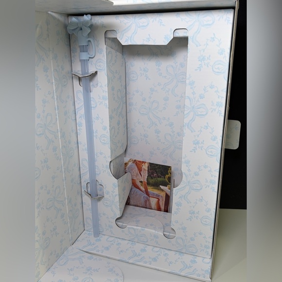 Stanley x LoveShackFancy Coquette Bow Winter Ice 40oz Quencher BNIB - Picture 8 of 9